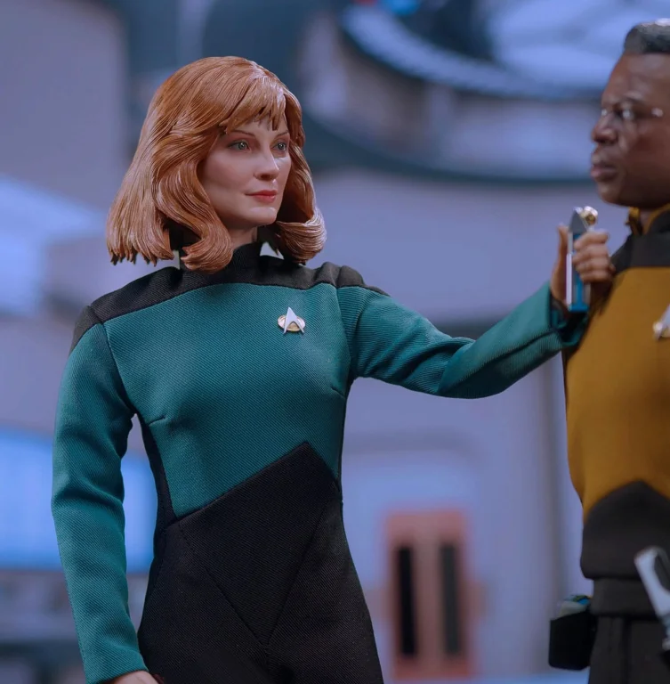 Star Trek - Scale Action Figure - Dr. Beverly Crusher (Essential Edition)