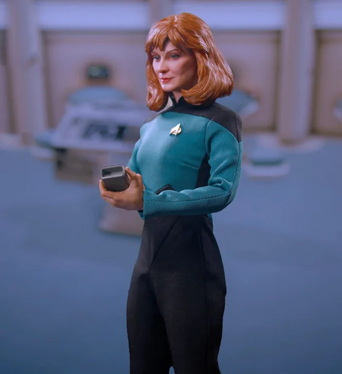 Star Trek - Scale Action Figure - Dr. Beverly Crusher (Essential Edition)