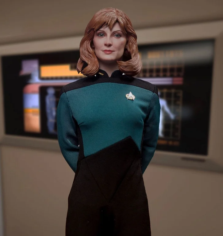 Star Trek - Scale Action Figure - Dr. Beverly Crusher (Essential Edition)