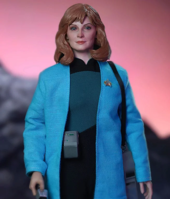 Star Trek - Scale Action Figure - Dr. Beverly Crusher (Standard Edition)