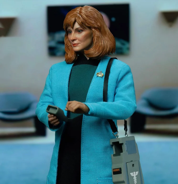 Star Trek - Scale Action Figure - Dr. Beverly Crusher (Standard Edition)