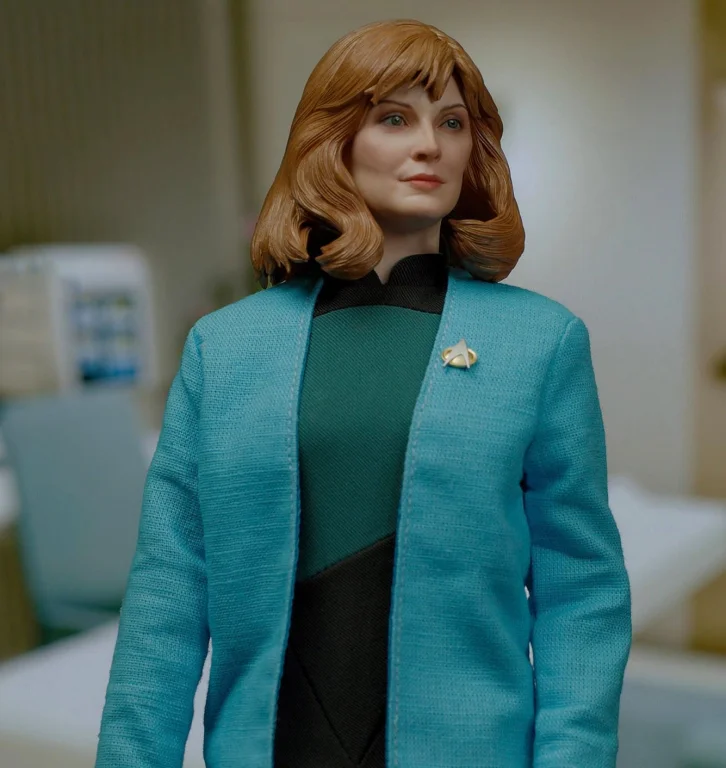 Star Trek - Scale Action Figure - Dr. Beverly Crusher (Standard Edition)